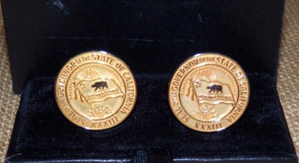 			<p style=margin-bottom: 0in; line-height: 100%;><font face=DejaVu Sans, sans-serif><span style=font-size: 18.6667px;>NEW ITEM Ronald Reagan Very Rare 14K Solid Gold Governor Cufflinks</span></font></p>